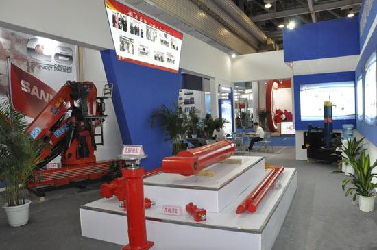 湖北龙岩(yán)浩发机械制(zhì)造有限责任(rèn)公司展區風(fēng)采