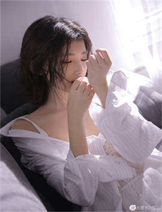 《公与熄电影中文字幕-韩国A片巜善良的秘书》