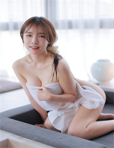 《美女直播间六房间-男女差差差很痛的》